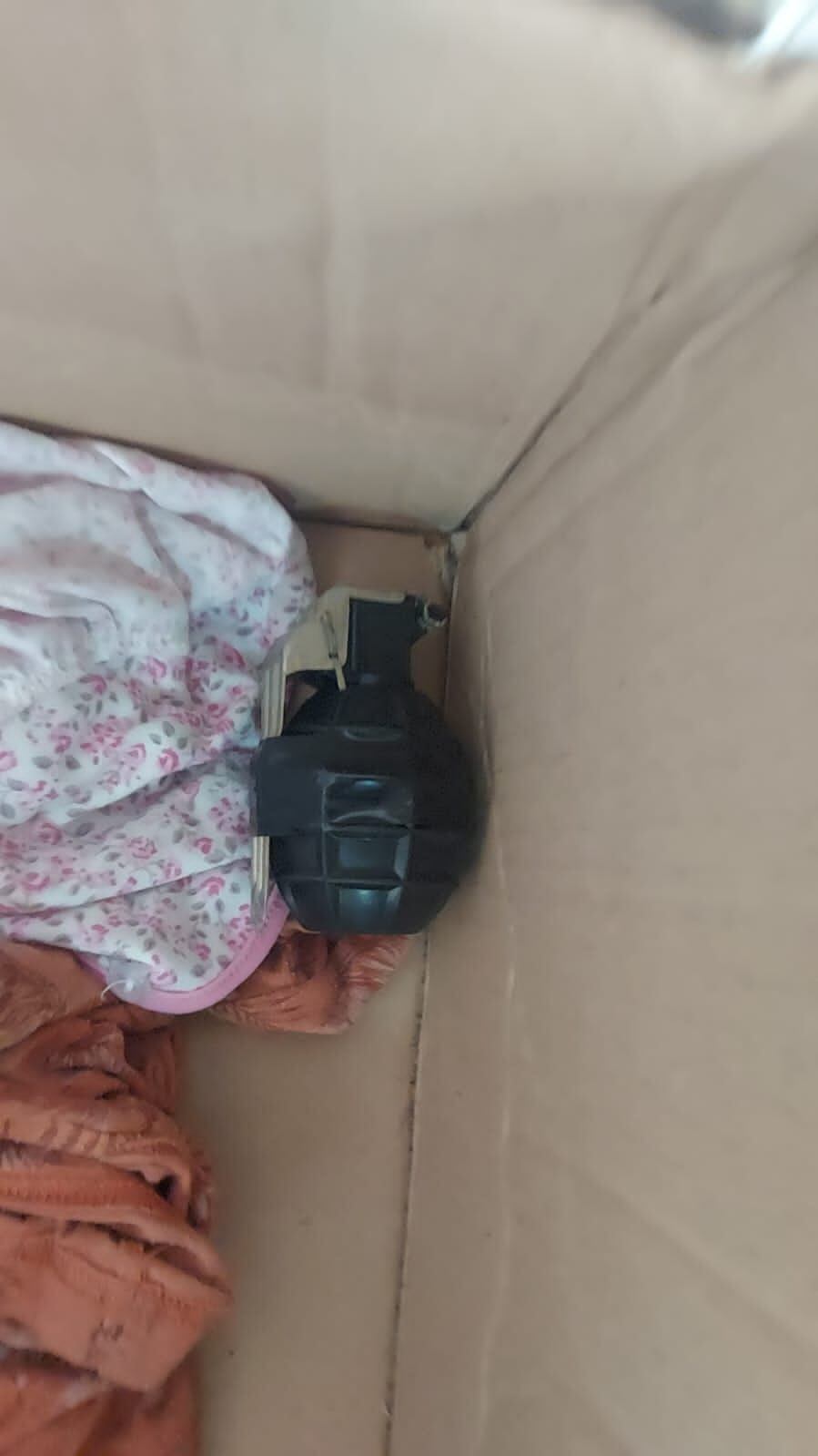 La Udex retiró la granada de guerra incautada a la banda.