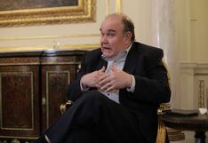 Rafael López Aliaga tiene el brevete vencido y se traslada en auto oficial con multa