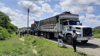 Policía interviene a 15 venezolanos que cruzaron frontera en Tumbes ocultos en un camión
