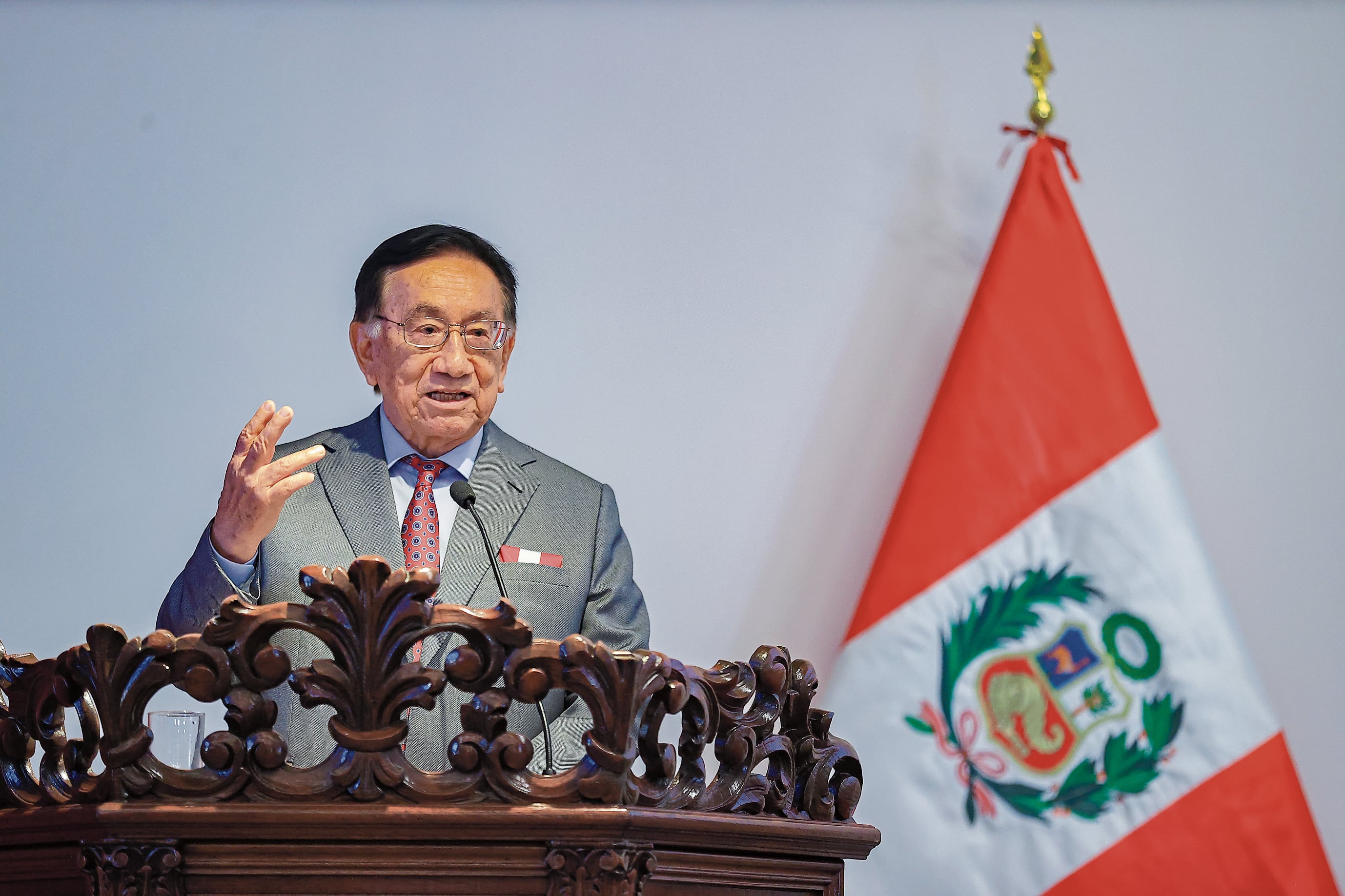 Gobierno de José Balcázar despilfarra el dinero de los peruanos.