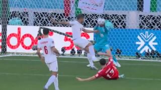 Irán vs. Gales: la gran atajada de Hosseini al disparo de Moore para evitar el 1-0 del cuadro europeo