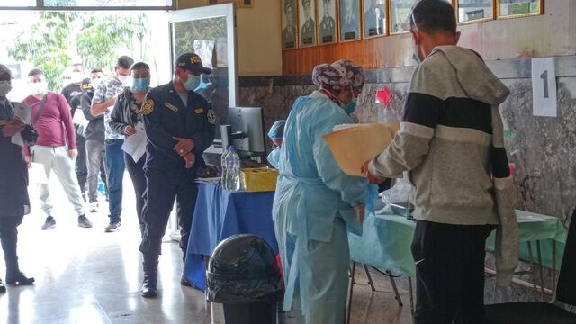 COVID-19: Más de 121 mil agentes de la Policía Nacional ya han sido vacunados contra el coronavirus