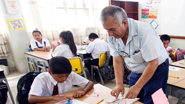 Gobierno aprobó bonificación de 380 soles para docentes