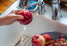 Comer para vivir: Cómo lavar frutas para eliminar suciedad y gérmenes