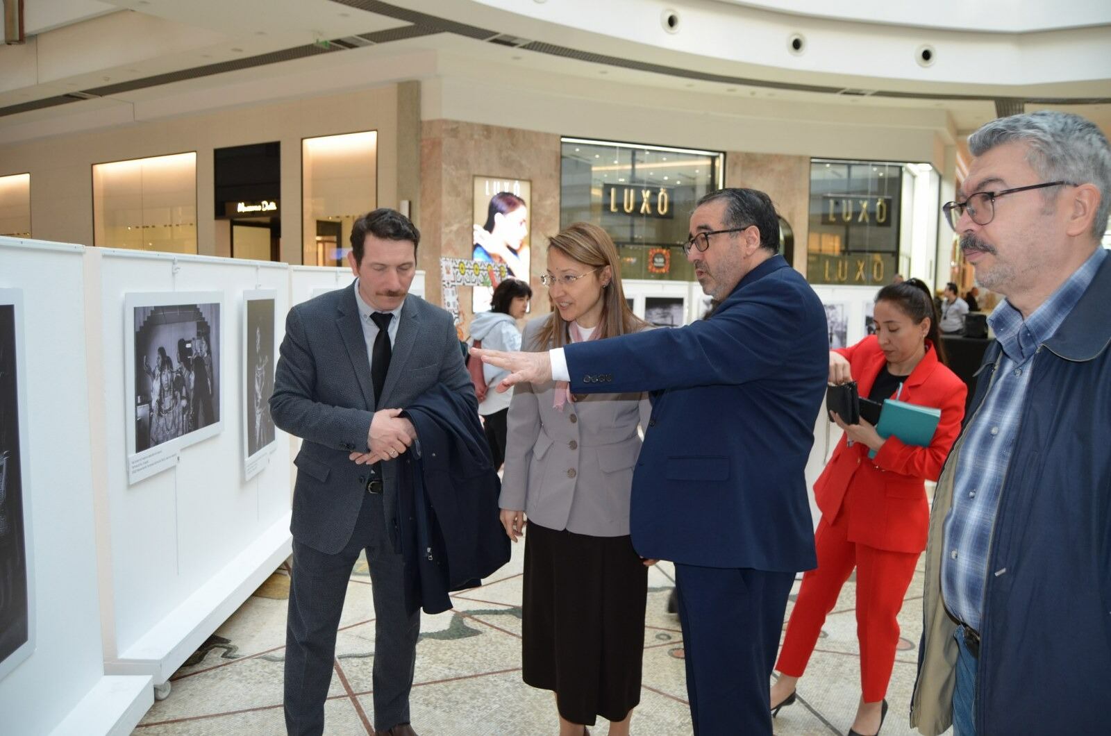 La inauguración de la exhibición fotográfica “Shipibo-Konibo: Retratos de mi sangre”, tuvo lugar en el centro comercial Panora en la capital Ankara.