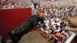 Toros bravos son nobles y saltan encima de corredores de San Fermín para evitar pisotearlos