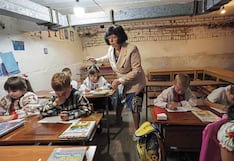 Ucrania: escolares reciben clases bajo tierra para protegerse de bombardeos rusos