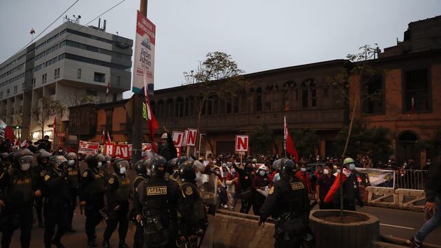 Pedro Castillo: Simpatizantes de Perú Libre se movilizaron hasta el frontis del Congreso | FOTOS