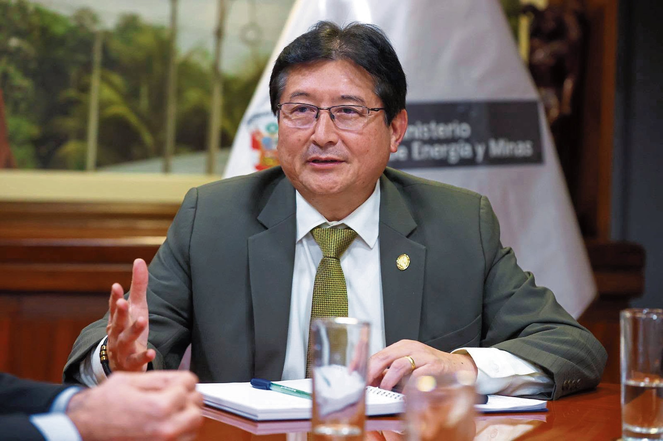 El ministro de Energía y Minas, Guillermo Shinno, se encuentra en la mira.