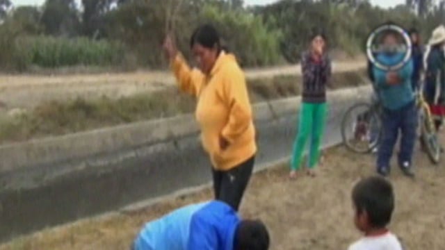 Chimbote: Jóvenes reciben latigazos por comerse cuyes y robar cervezas [VIDEO] 