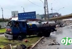 Accidente en San Juan de Miraflores: Volcadura de camión cisterna que transporta petróleo