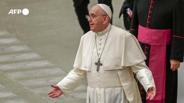 Los transexuales pueden ser bautizados y ser padrinos: Papa Francisco firmó documento