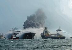 Reino Unido: barco petrolero se incendia al chocar con carguero y se derrama crudo