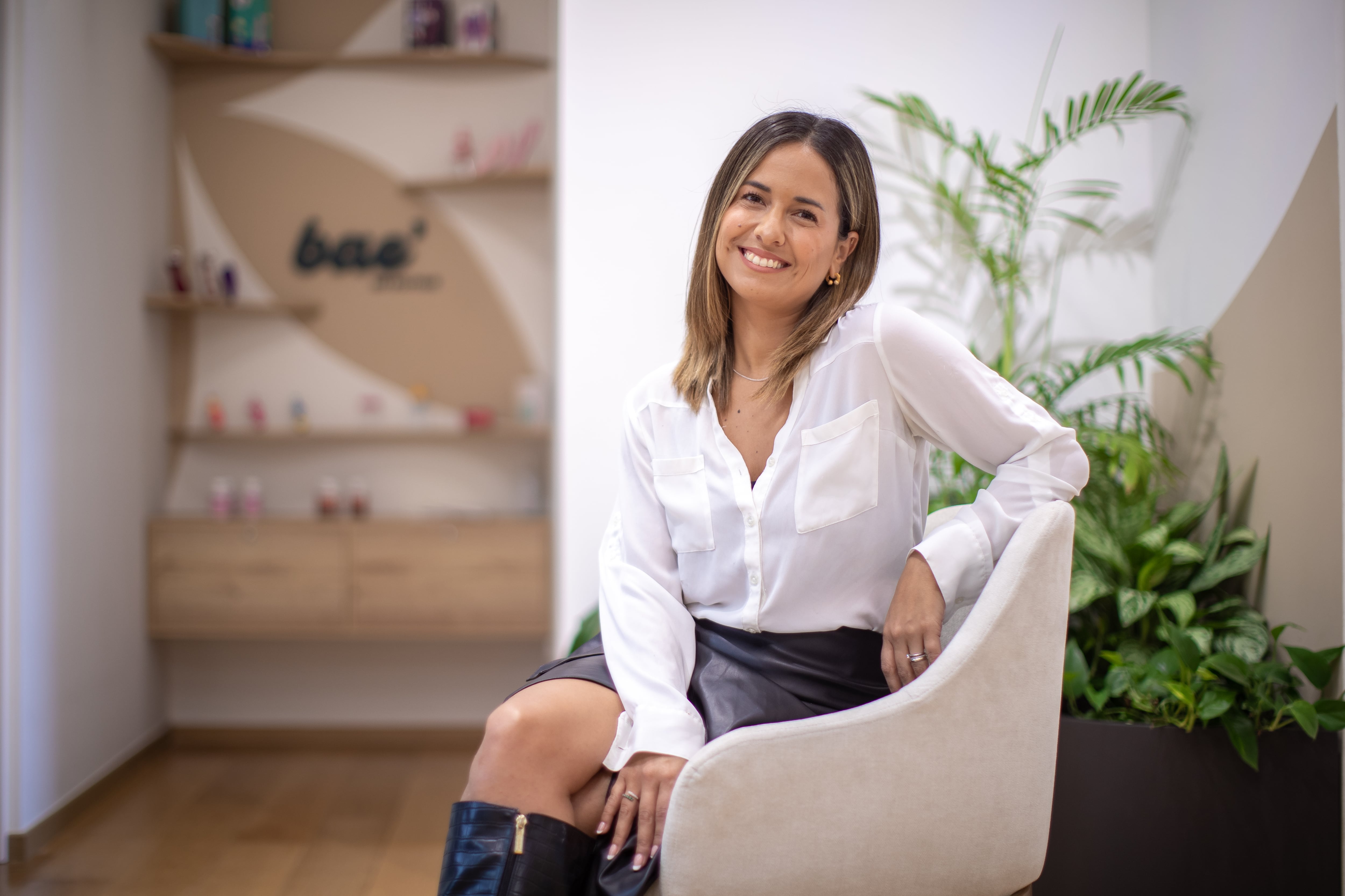 FOTOS A LA SEXOLOGA ROMINA CASTRO EN SU CONSULTORIO