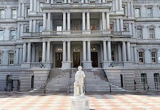 Donald Trump coloca provocadora estatua de Cristóbal Colón en terrenos de la Casa Blanca