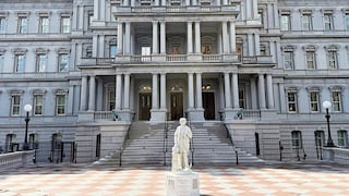 Donald Trump coloca provocadora estatua de Cristóbal Colón en terrenos de la Casa Blanca