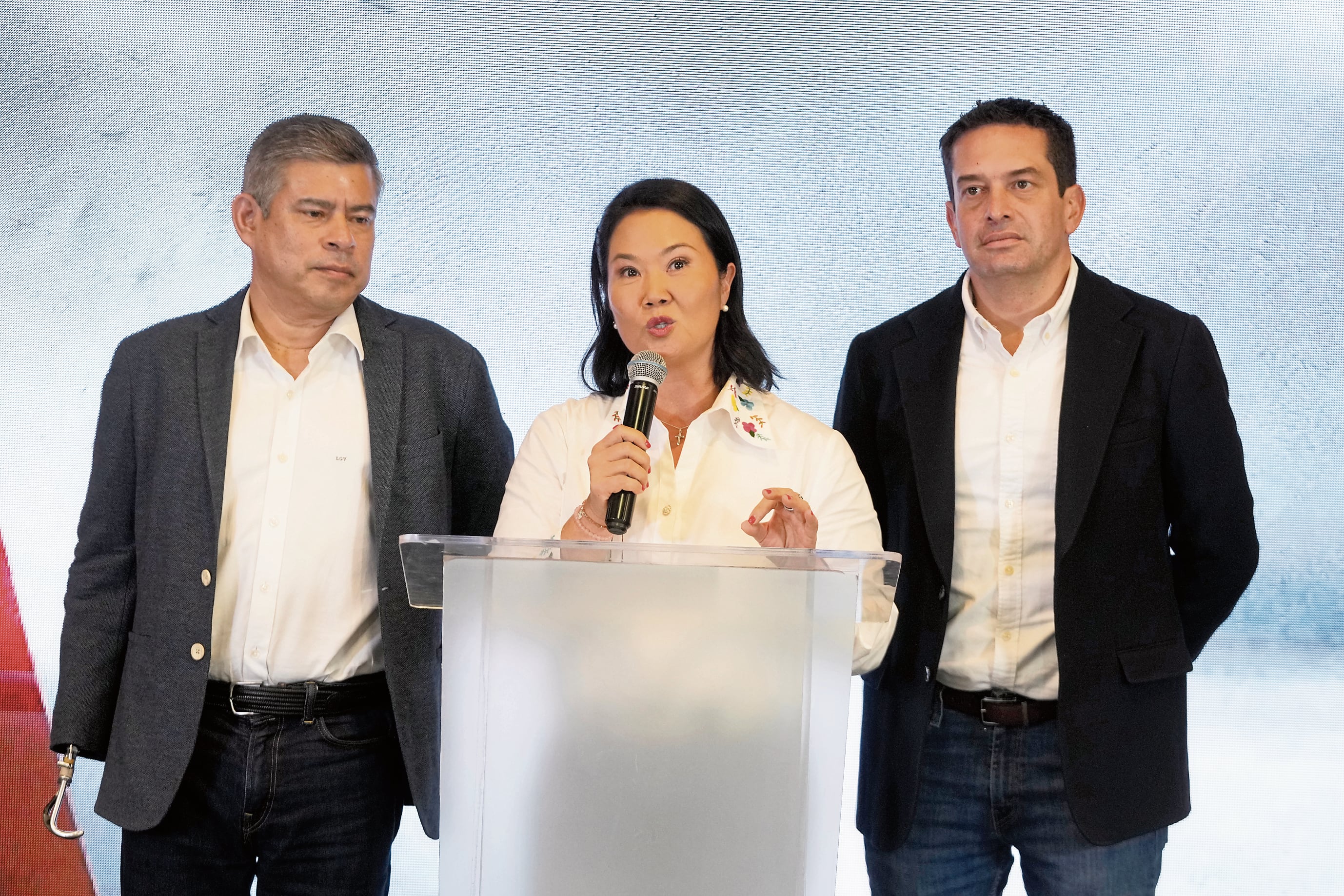 Keiko Fujimori junto a sus dos virtuales vicepresidentes, Luis Galarreta y Miguel “Miki” Torres, de quien una vez dijeron que era la “Señora K”.