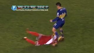 Futbolista argentino intenta trabar con la cabeza y pierda tres dientes [VIDEO]