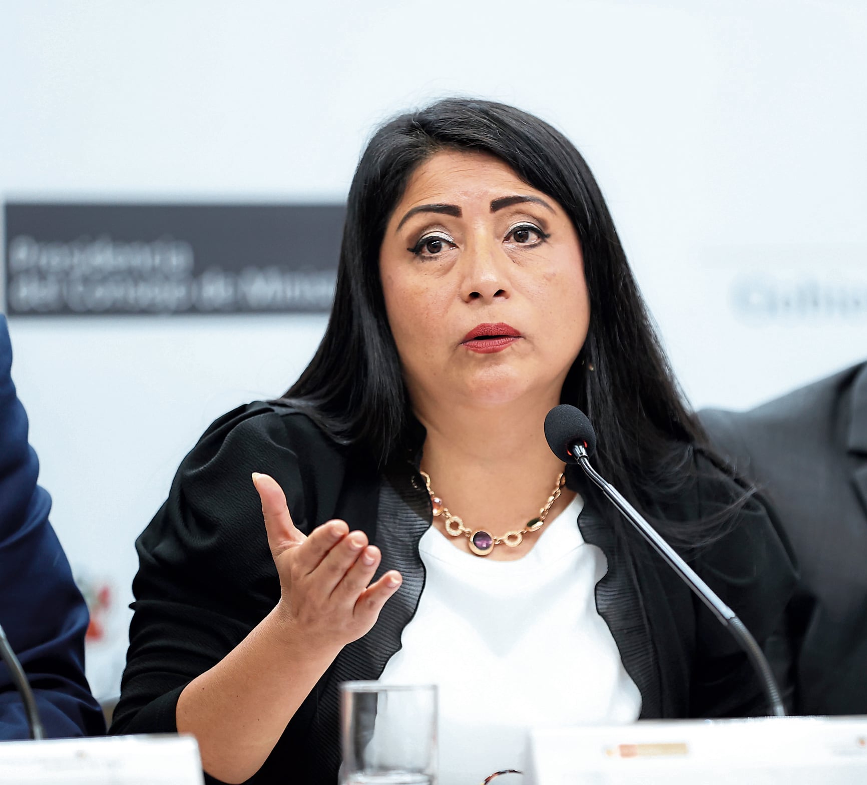 La premier Denisse Miralles la tiene difícil para conseguir el voto de confianza para su investidura en el Congreso.