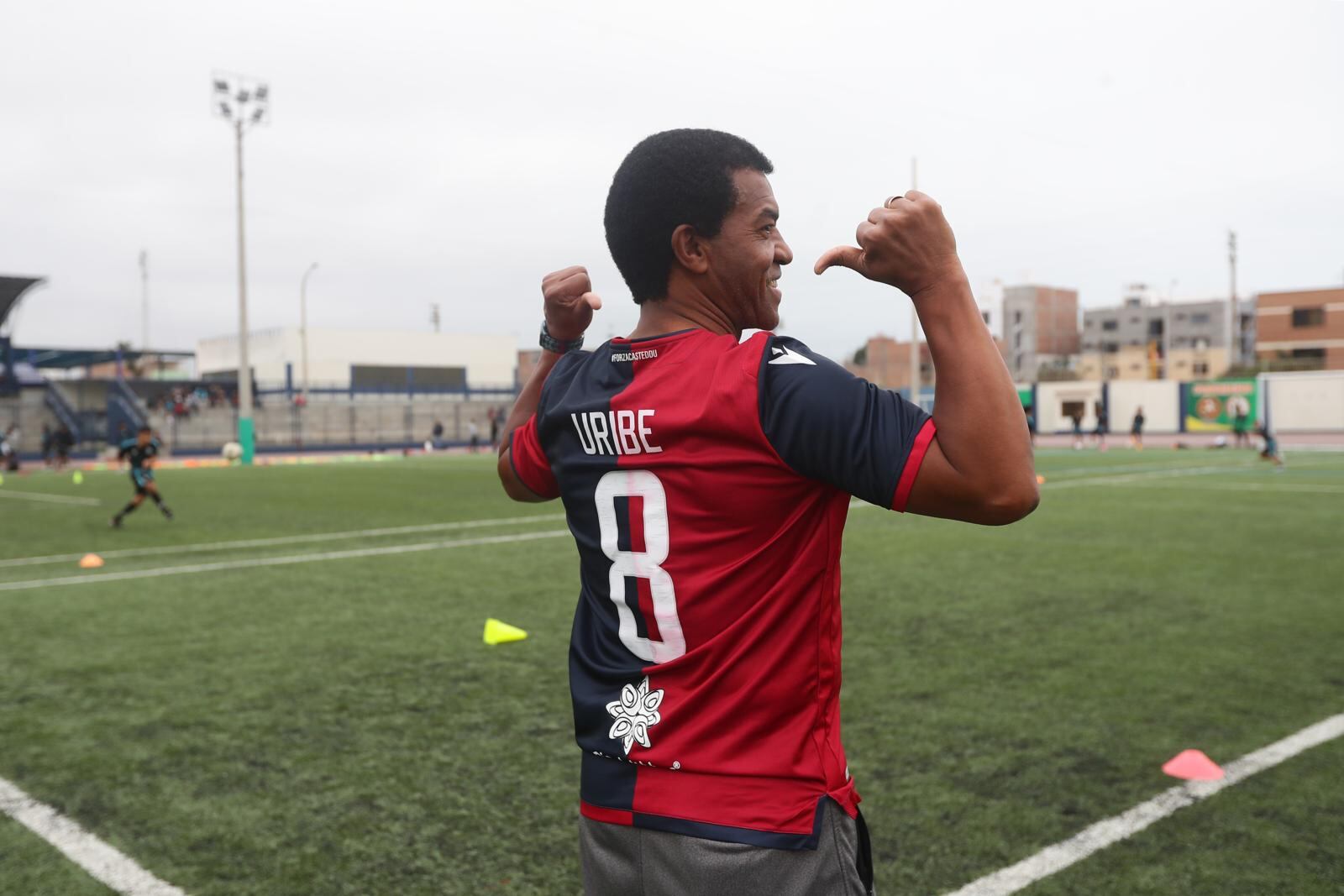 El “Diamante” recuerda su paso por Cagliari y habla de Lapadula