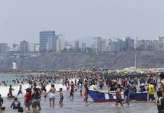 Bajan el pavo y el panetón en la playita