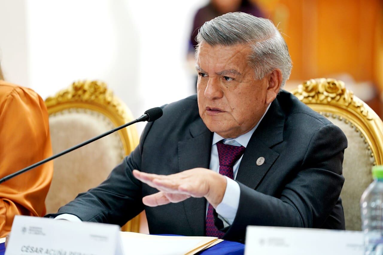 César Acuña Peralta, gobernador de La Libertad, reclama a militares contra el crimen.