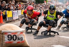 Japonesitos corren en sillas de oficina con rueditas al estilo de la Fórmula 1