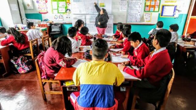 Una cuarta parte de niños venezolanos no va al colegio en Lima y La Libertad, alerta Save the Children