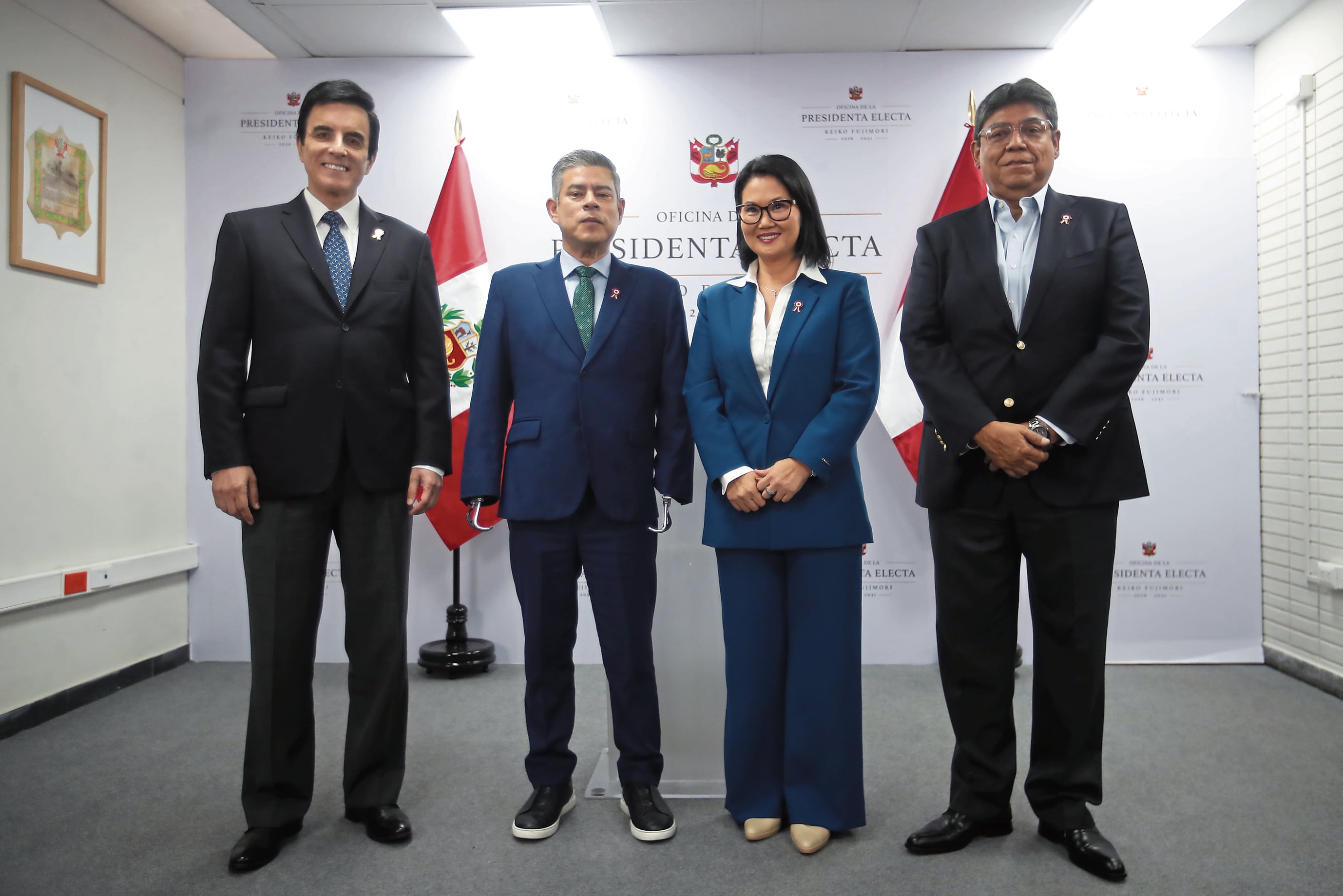 “El Perú va a iniciar una nueva etapa. Queremos construir un Perú seguro para vivir, atractivo para invertir y confiable para hacer negocios”, aseguró Keiko Fujimori, tras anunciar que Carlos Espá, Luis Galarreta y Elmer Cuba juran hoy como ministros. Foto: JESUS SAUCEDO / @PHOTO.GEC