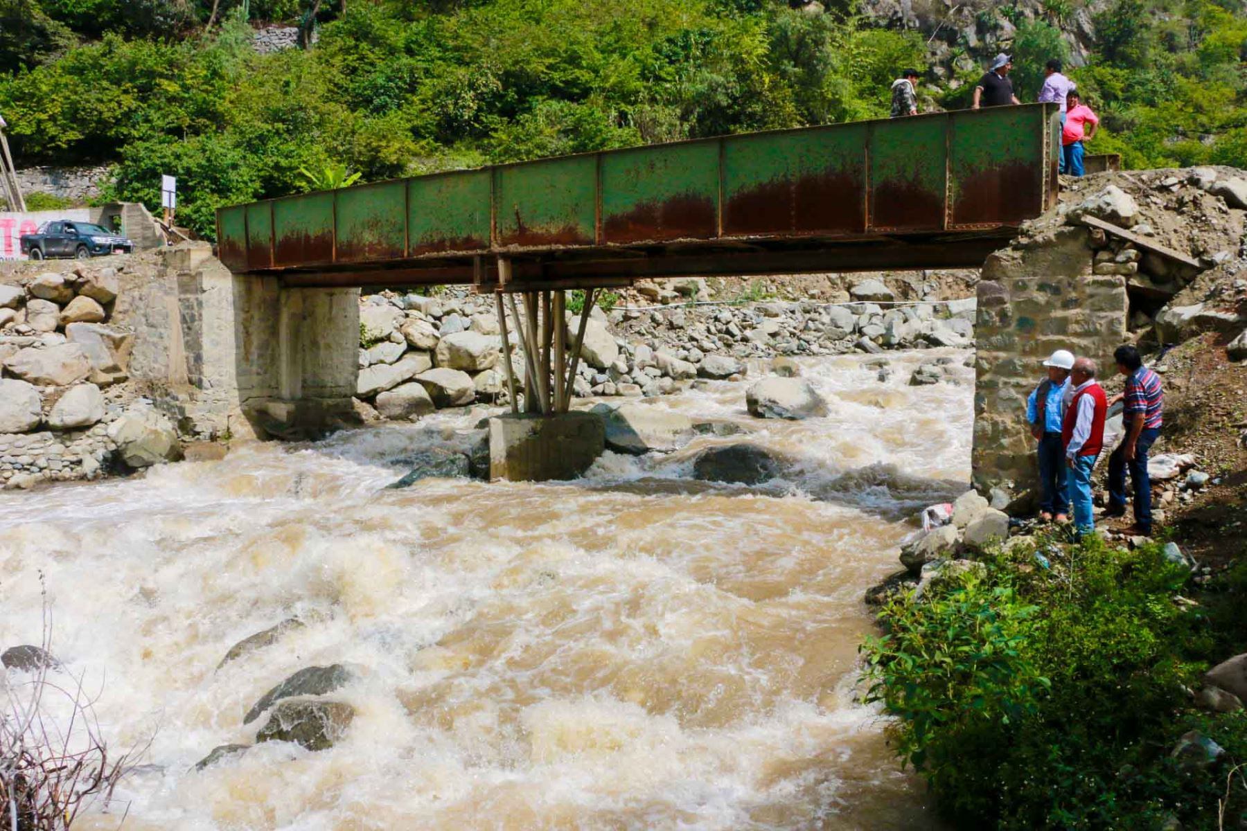 A la fecha solo se han encontrado tres cuerpos. (Foto: referencial Andina)
