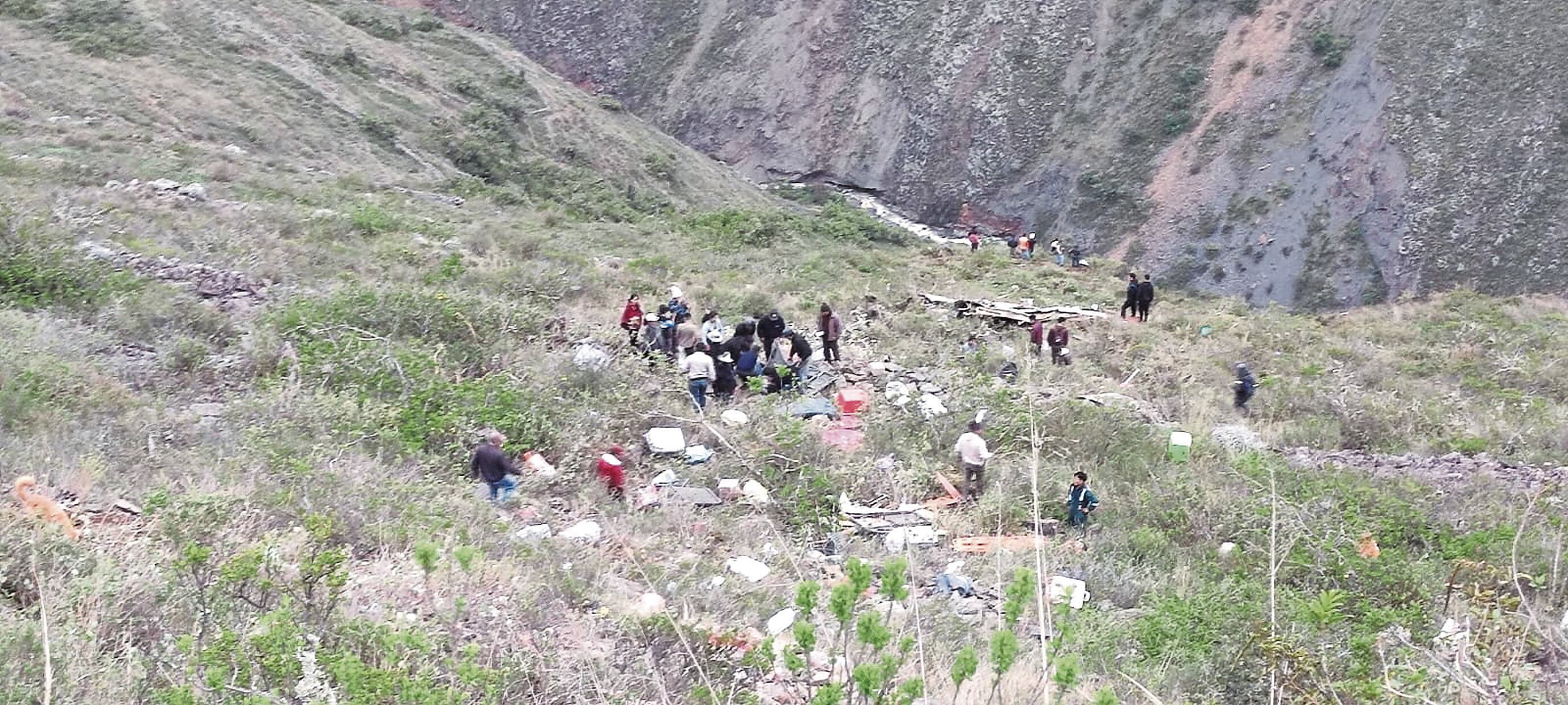 Unidad se precipitó por una pendiente de 300 metros.