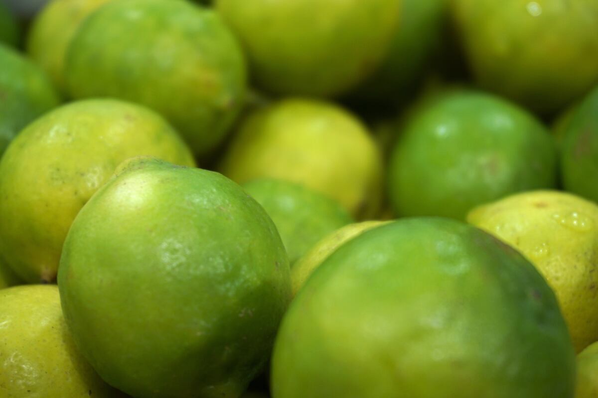 En mercados minoristas, el precio del limón no baja de los S/ 9.