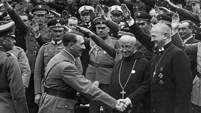 Cuadran al papa Francisco y recuerdan nexos de El Vaticano con el nazismo