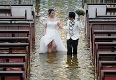 Se casan en iglesia inundada por las lluvias y no faltaron los invitados