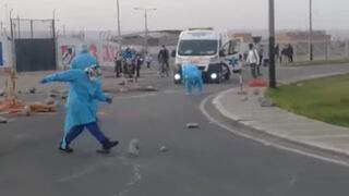 Personal de salud libera carretera bloqueada en Tacna para que una ambulancia pueda pasar