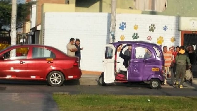 Cercado de Lima: Triple choque entre autos y mototaxi