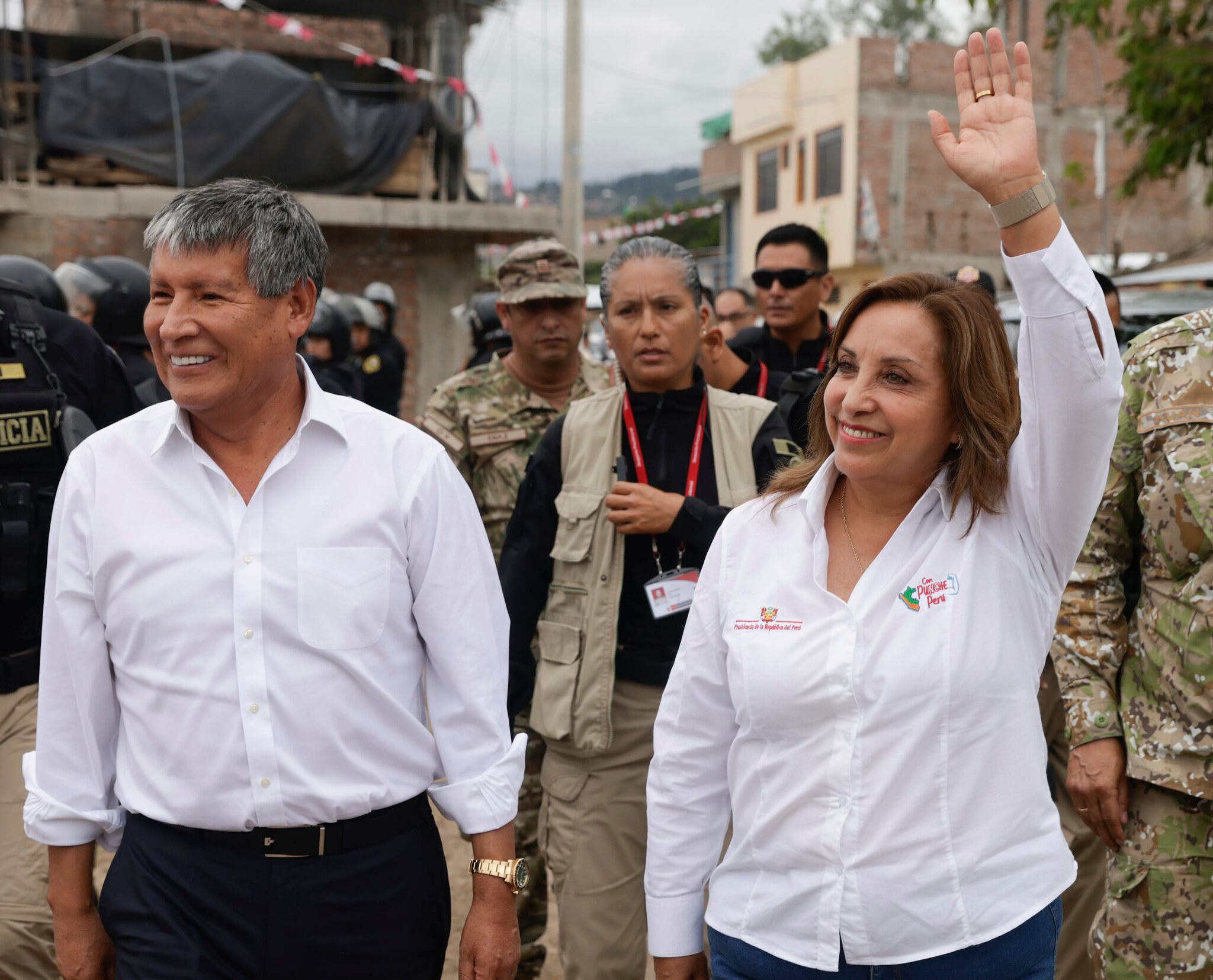 Gobernador Wilfredo Oscorima acompañó a la presidenta Dina Boluarte en actividades oficiales en Ayacucho el 20 de enero.