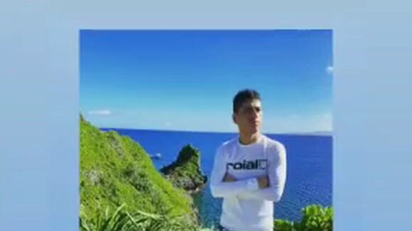 John Kelvin y su publicación tras ser captado besando en la boca a su amigo | OJO