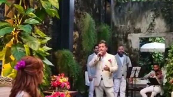 ojo | Alfredo Zambrano lo hace de nuevo: Le cantó a Magaly en la renovación de votos