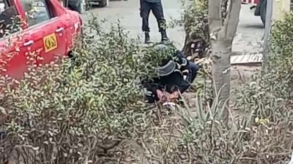 Cae banda de robacasas con granada de guerra tras impactar el auto en el que fugaban contra un camión e San Juan de Lurigancho. (Video: PNP)