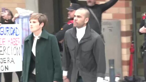 Dani Alves salió libre este lunes luego de pagar fianza tras condena por agresión sexual. (Video: Cadena Ser)