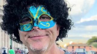 Christian Meier asistió a los carnavales de Cajamarca disfrazado: “hoy fui el primero en mojarme” (VIDEO)