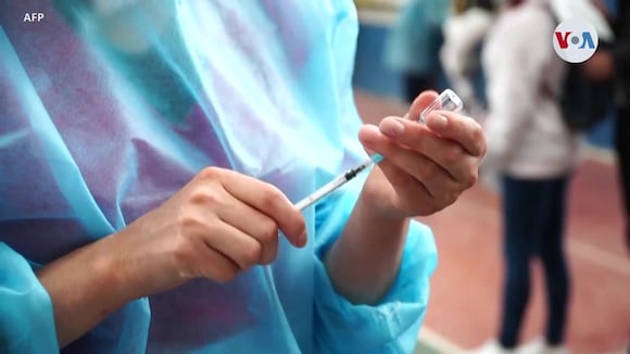 Pfizer inicia ensayo clínico contra el ómicron