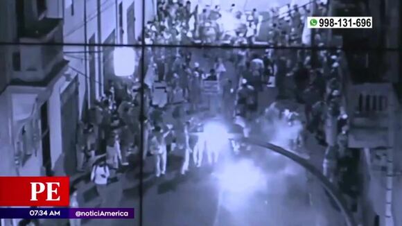 Momento exacto que se origina el incendio en casona del centro de Lima