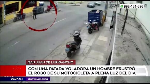 SJL: hombre frustró el robo de su moto con una patada voladora
