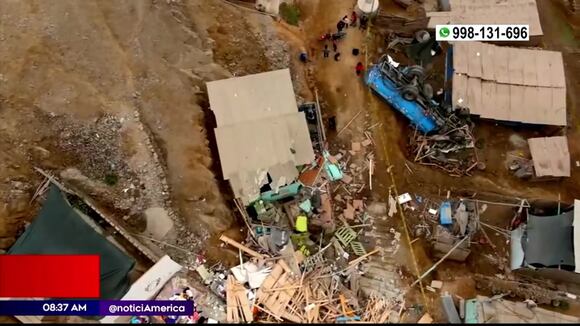Puente Piedra: camión cisterna cae sobre viviendas