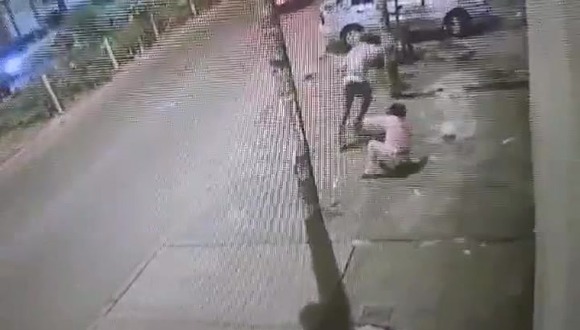 Tras persecución caen tres extranjeros que acuchillaron a una joven que puso resistencia al robo de su celular en San Martín de Porres. (VIDEO: PNP)