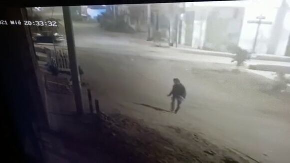 A balazos capturan a peligroso raquetero ‘Kalimba’ que cometió diez atracos solo esta semana en Chorrillos. (VIDEO PNP)