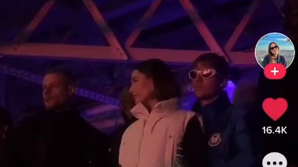 Hailey Bieber es captada mirando provocativamente a su guardespaldas