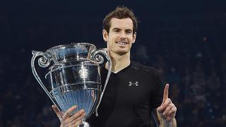 Andy Murray gana a Novak Djokovic y cierra la temporada como número uno 